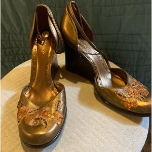CBG girl shoes in brown with sequins on the front